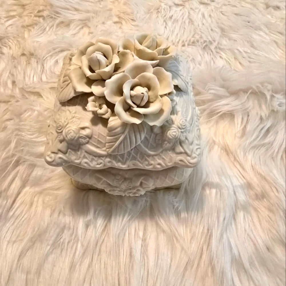 Victorian Keepsake/Jewelry Box